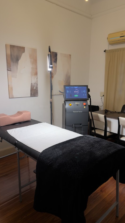 Sala de depilación definitiva con equipo profesional